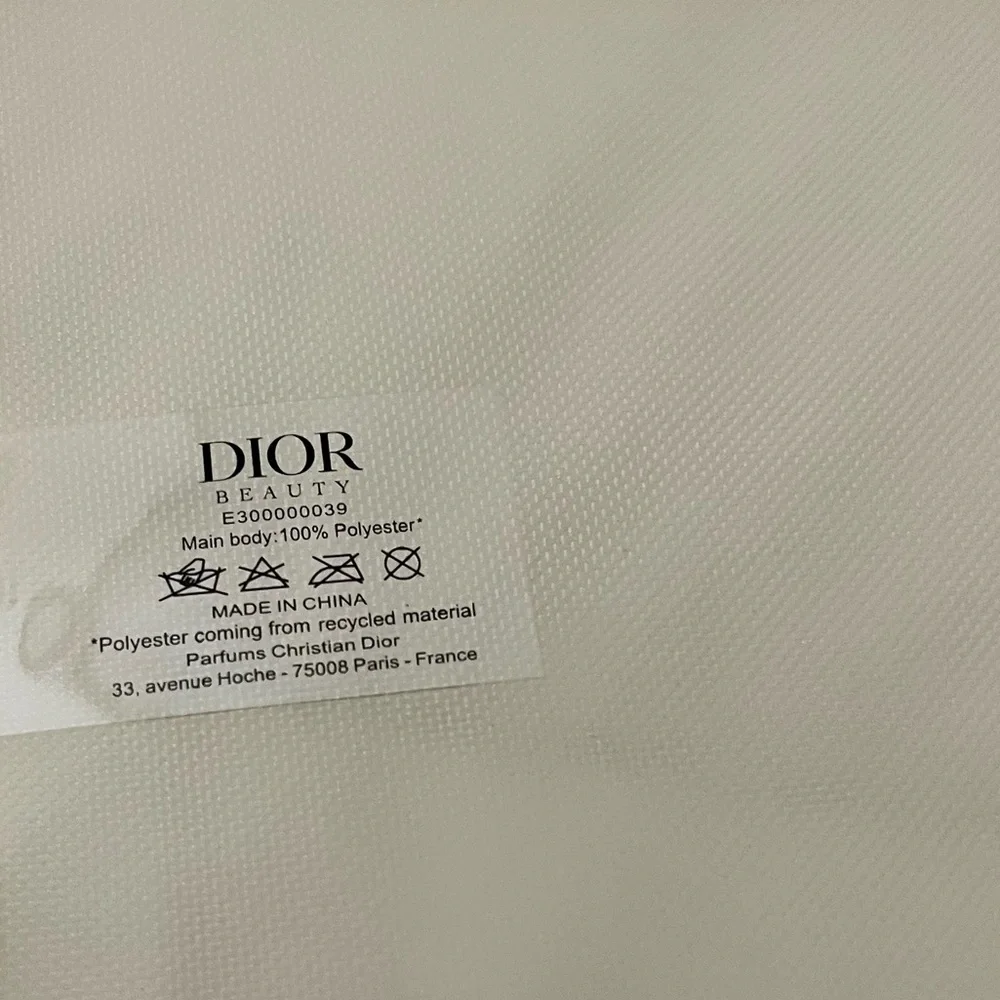 Stylish Dior Beauty GWP tote.
Cream Lace tote with embroidered buttertly - Picture 12 of 14